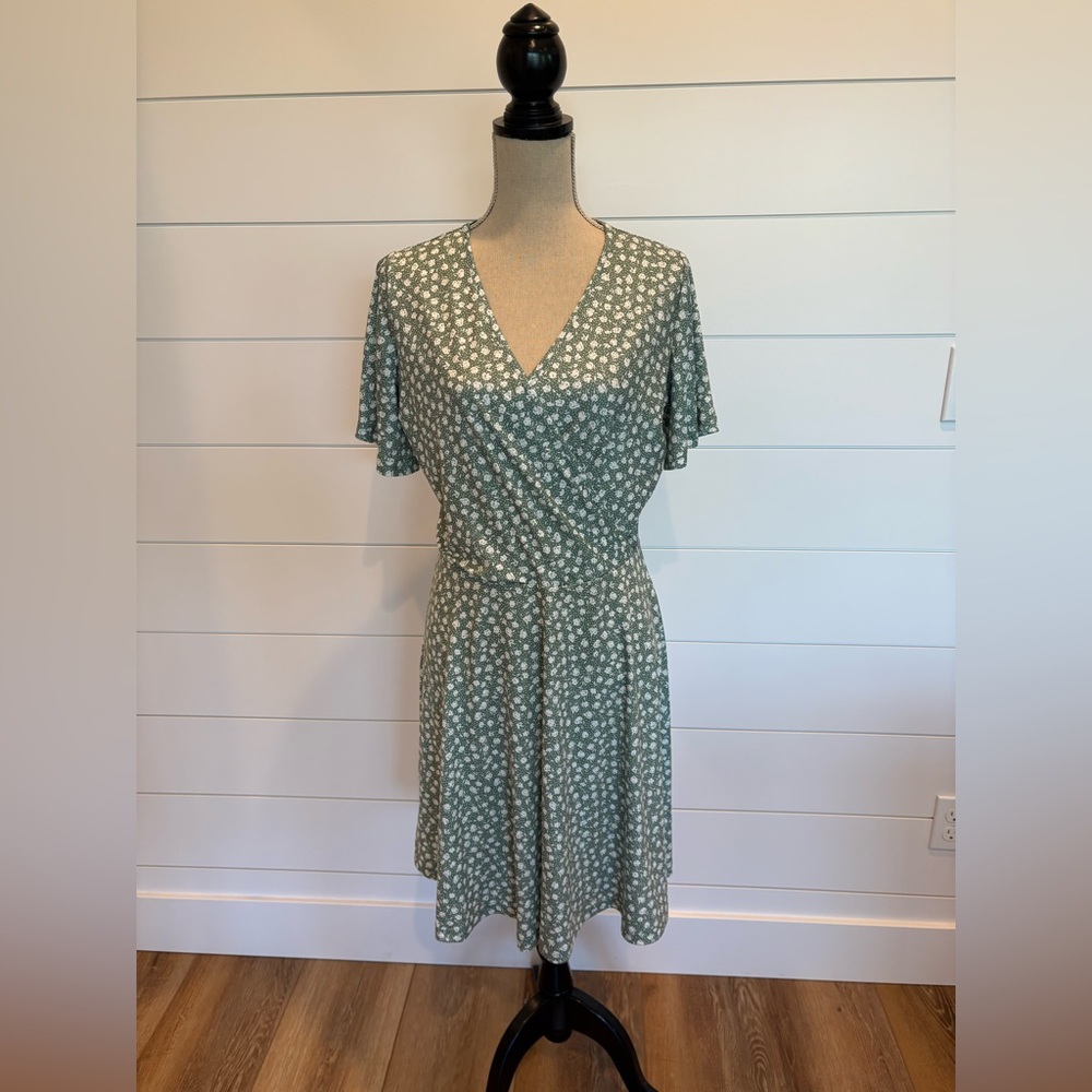 🔥SOLD🔥Cottagecore Summer Sage Green/White Floral Midi V Neck A Line Sundress